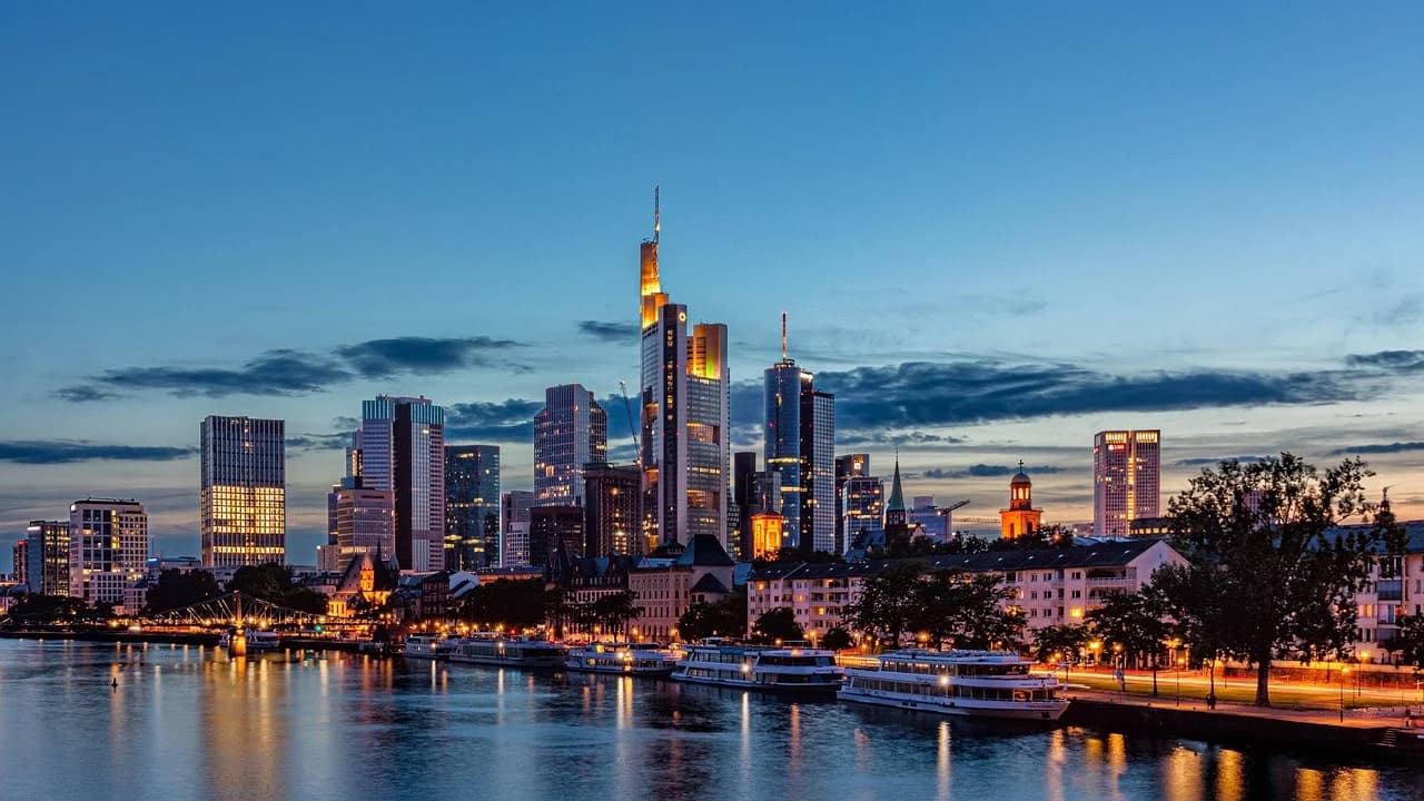 Frankfurt am Main – Skyline und Main