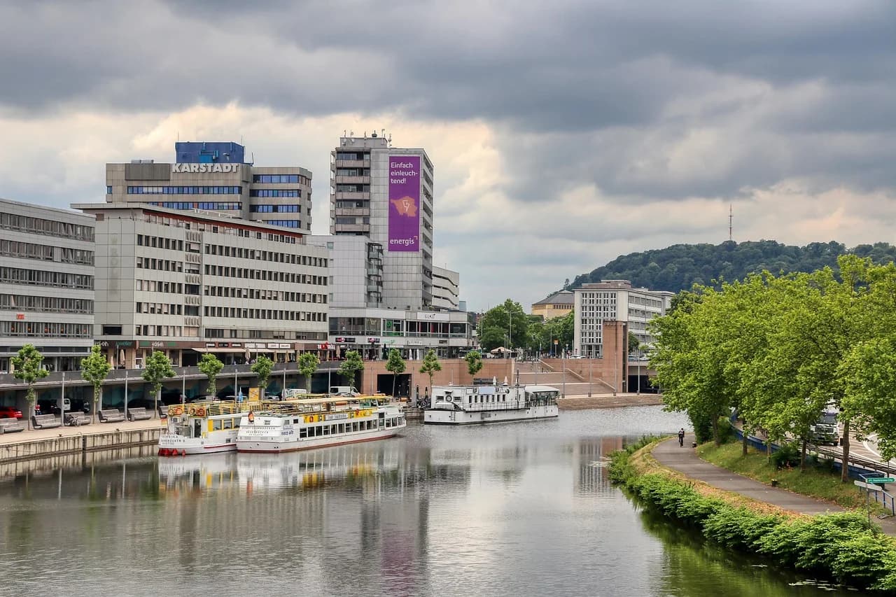 Saarbrücken – Ludwigskirche und Saar